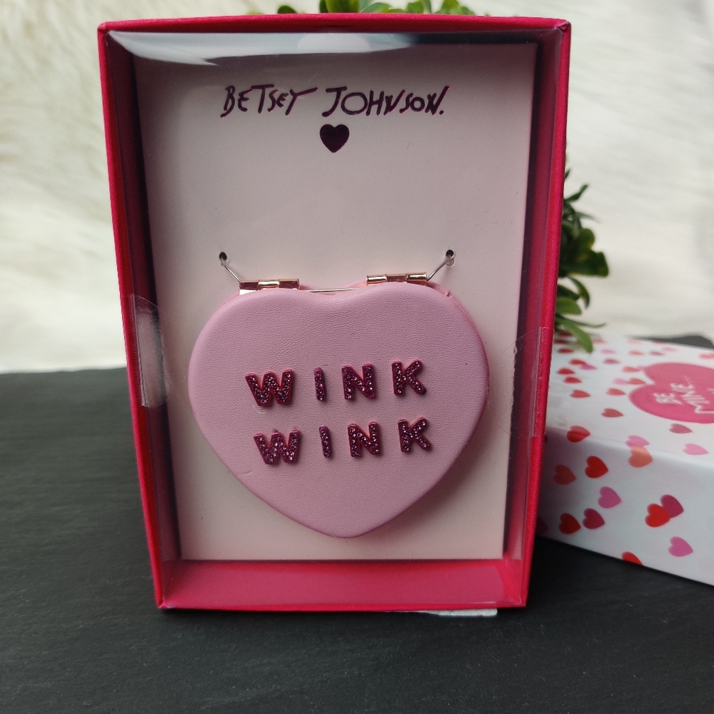 Betsey Johnson Compact "Wink Wink"